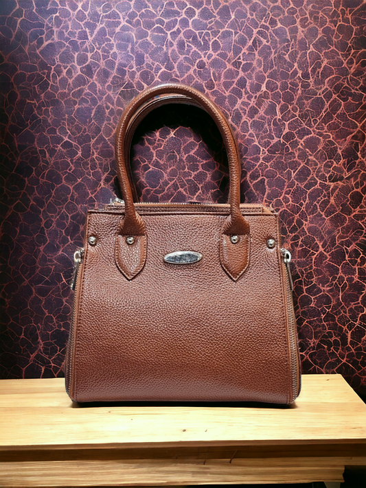 Elegant brown leather women's handbag with zipper closure, adjustable shoulder strap, and multiple pockets. Perfect for daily use.
